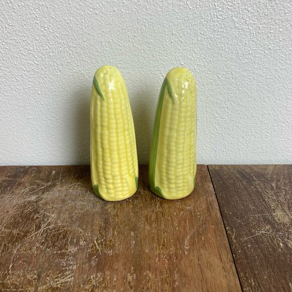 Vintage Corn On The Cob Salt and Pepper Shakers - Picture 1 of 7